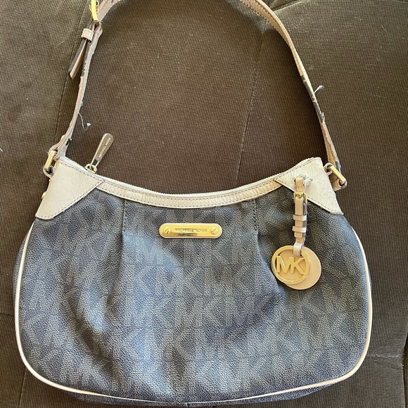 Meet your Posher, Reagan - Picture 4 of 16